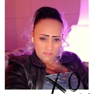 Meet your Posher, Crystal